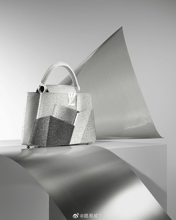 盈股网配资 时尚情报｜LVMH与香奈儿罕见联手，明年流行色柔和桃