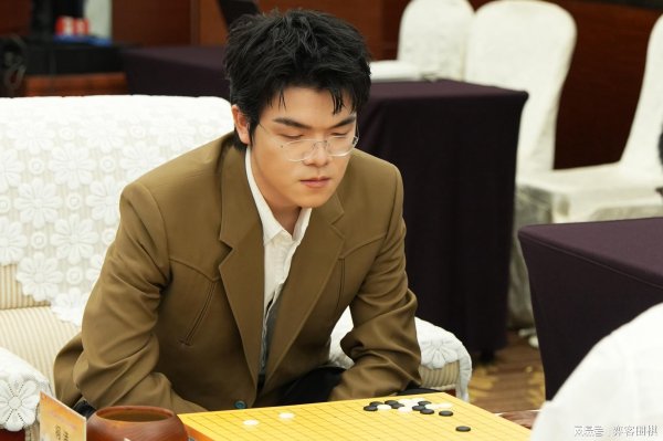 信达配资 7月19日申真谞1-0安成浚 芮乃伟胜俞俐均 围甲5轮柯洁胜王硕